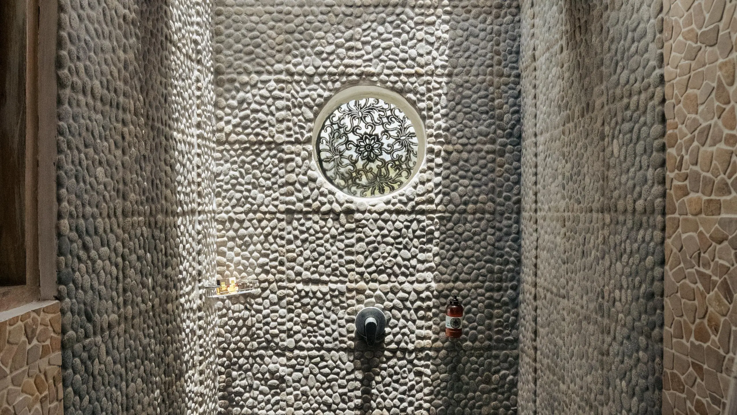 Stone-wall bathroom with clock, example of design for retreat websites.
