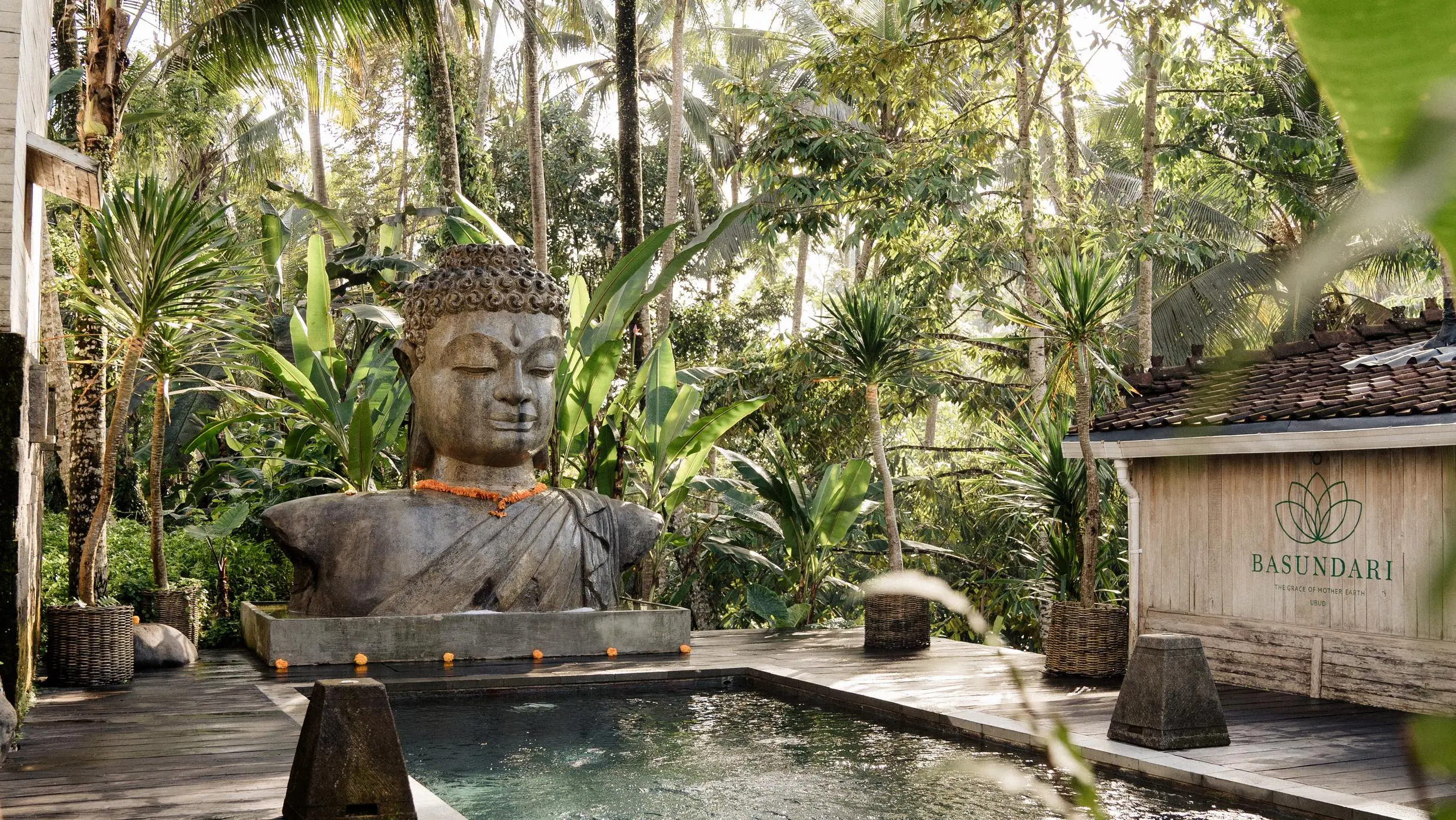 Luxury Bali retreat pool with central statue, ideal airport transfer Bali retreat destination